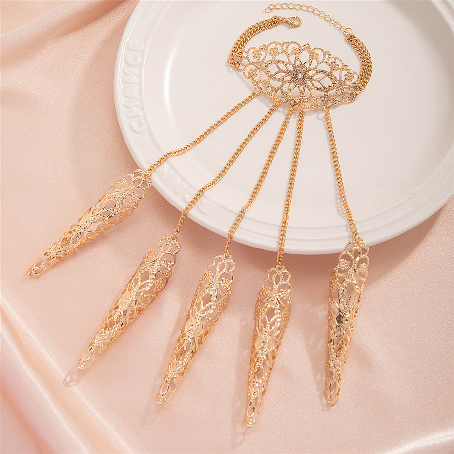 Umbra Lace Hand Chain